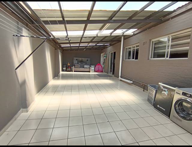 3 BEDROOM HOUSE FOR SALE IN SOUTH CREST